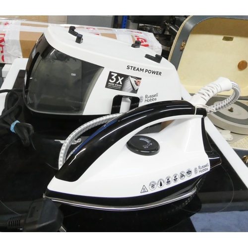 423 - Russell Hobbs Steam iron station