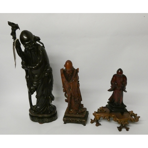 280 - A Japanese root carving of a sage together with two smaller carvings and two hardwood bases, tallest... 