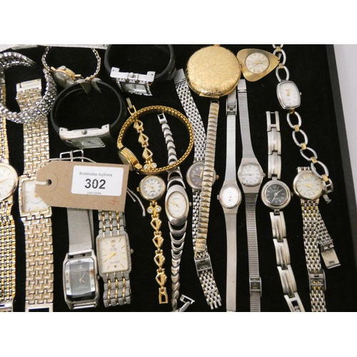 302 - A tray of assorted quartz ladies and gents wrist watches