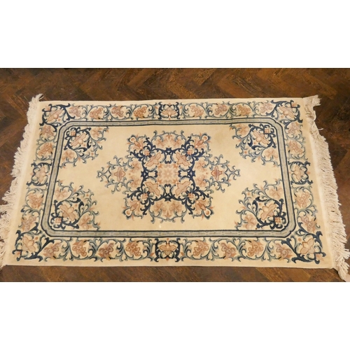 141 - A cream and floral patterned Chinese rug, 4'6 x 3'