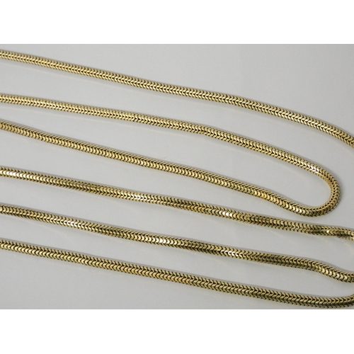 549 - Victorian gold snake link long guard chain,  swivel clip fastening. Length 152 cms long, tests as 18... 