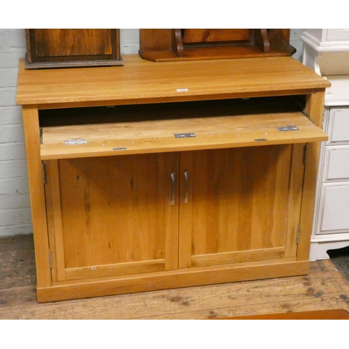 140 - A good quality modern light oak computer desk with cupboards under and interior fittings, 43