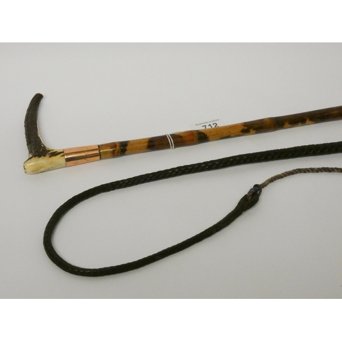 712 - A Victorian 15ct rose gold mounted hunting whip, by Swaine & Adeney of London, with horn handle, eng... 