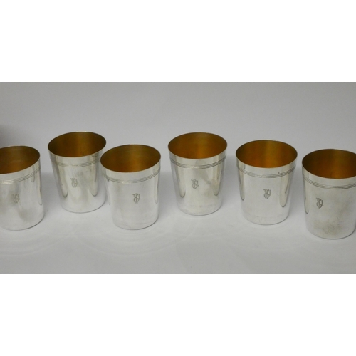 717 - A silver plated set of six stirrup cups with gilded interiors, by P H Vogel & Co, in brown leather c... 