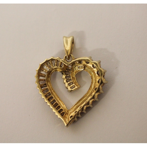 529 - A modern diamond set heart pendant, with brilliant and baguette cut diamonds in 9ct yellow gold. Wei... 