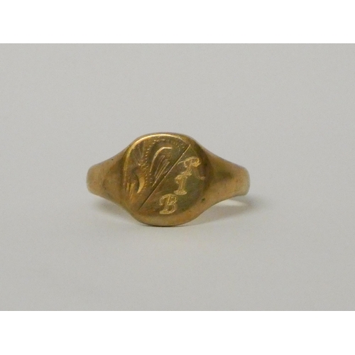 583 - A gents 9ct gold signet ring, engraved cartouche, hallmarked, ring size Y, weight 8.6g