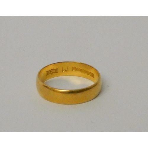 584 - 22ct gold wedding band 3.6g, ring size M