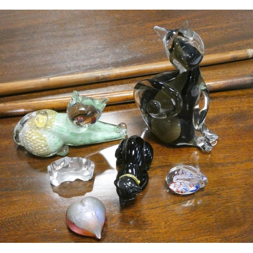 299 - Two Art glass models of cats, Isle of Wight glass heart, Avon cat scent bottle etc