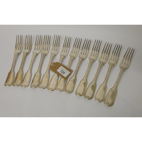 724 - A set of twelve Victorian silver fiddle pattern table forks, London hallmarks 1845, John & Henry Lia... 