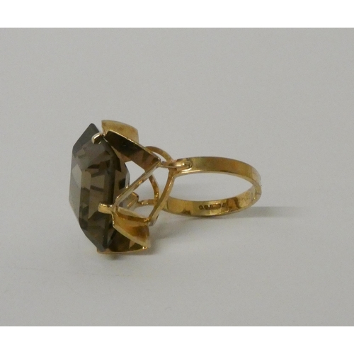 753 - Hallmarked 9ct gold statement smoky topaz dress ring, ring size P