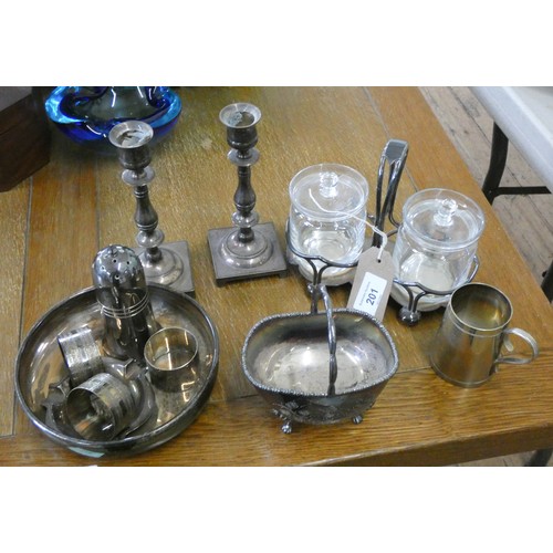 201 - A collection of silver plated wares to include a pickle jar set.