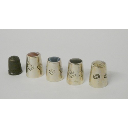 624A - Four modern silver thimbles with semi precious stones inset to the tops and an earlier silver thimbl... 