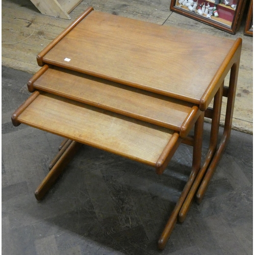 164 - A nest of three Danish teak coffee tables, on base 'Made in Denmark Salin, 5800 Nyborg'