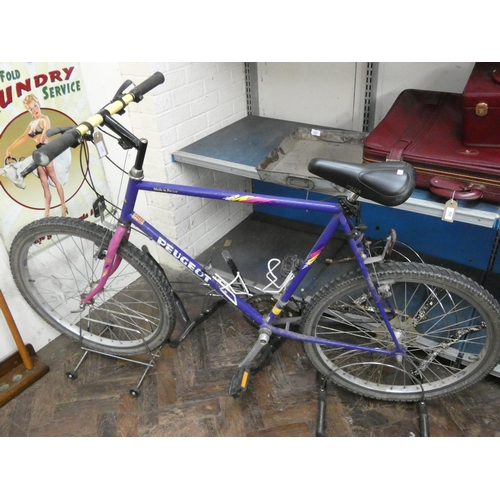 291 - A mauve Peugeot gent's bicycle