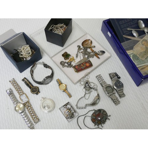 86 - Collectables to include English and foreign coinage and bank notes, costume jewellery, wristwatches,... 