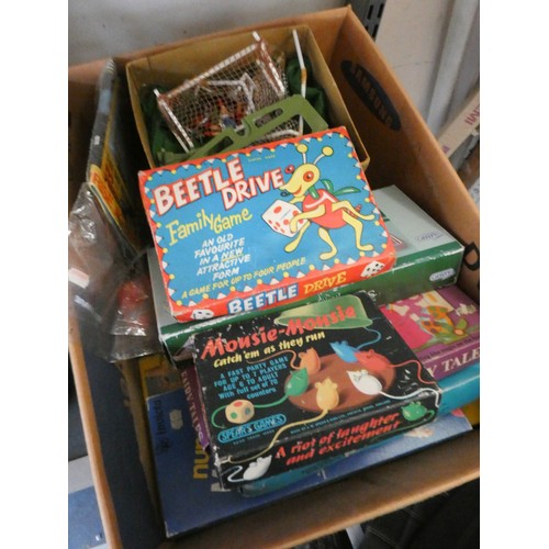 259 - A large assortment of vintage games to include, Dominos and Cribbage, Fairy Tales, Mousie Mousie, Su... 