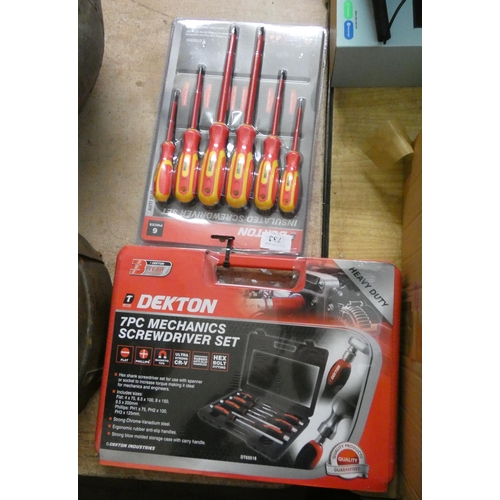 680 - Two screwdriver sets