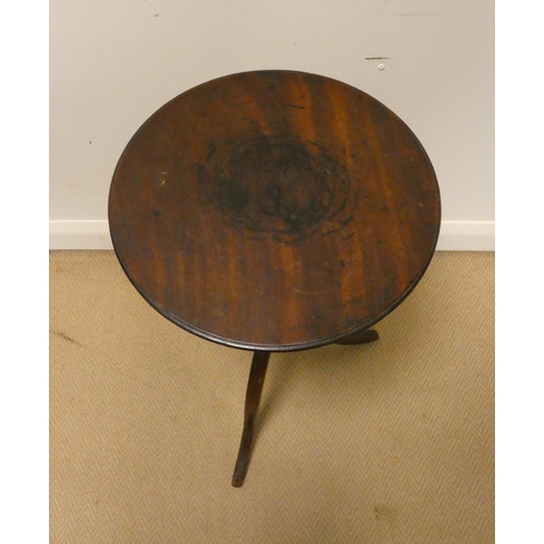 159 - A late Georgian circular mahogany occasional table on pillar and tripod base, 16