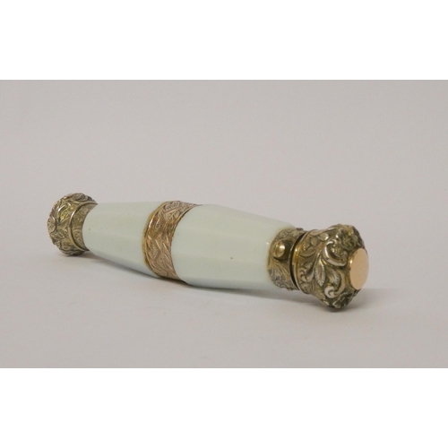 475 - A Victorian double ended scent / snuff bottle,  the faceted shaped body hinging in the middle to a g... 