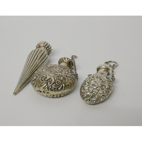 485 - A Victorian hallmarked silver scent bottle of tear drop shaped rib form, Birmingham hallmarks 1884 w... 