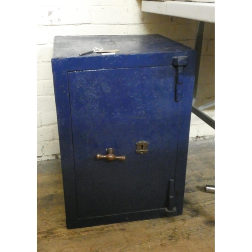 664 - A heavy safe with key, 24