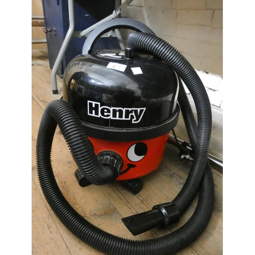 672 - A Henry Hoover