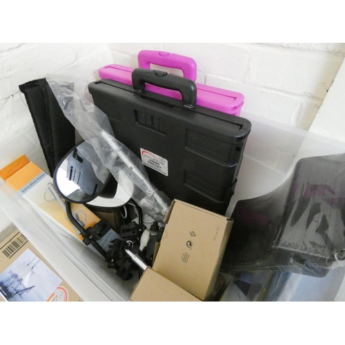 685 - A quantity of camping accessories including extending car wing mirrors, fold-up trollies, tyre saver... 