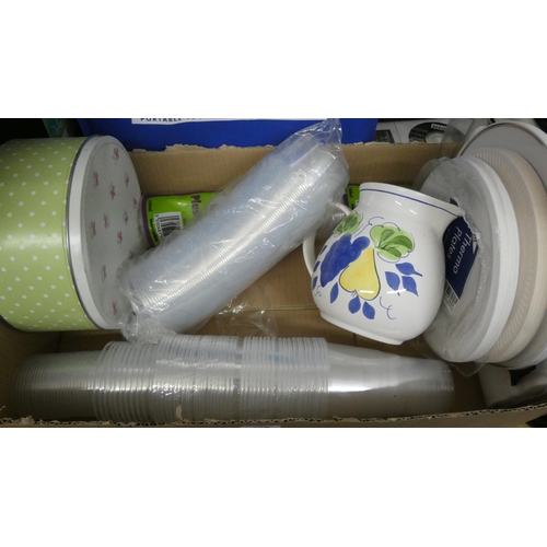 699 - A quantity of plastic cups, plates, cake tin, jug etc