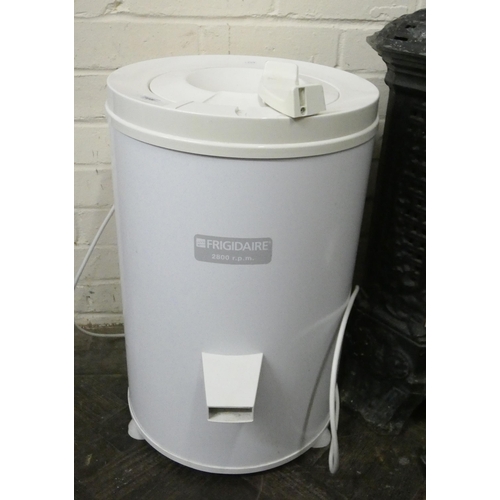 708 - A Frigidaire spin dryer