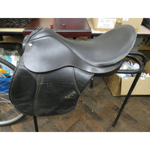 727 - A British black leather saddle with saddle rack