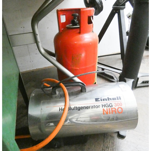 740 - An Einhell gas heater with gas bottle - gas bottle has a small amount left