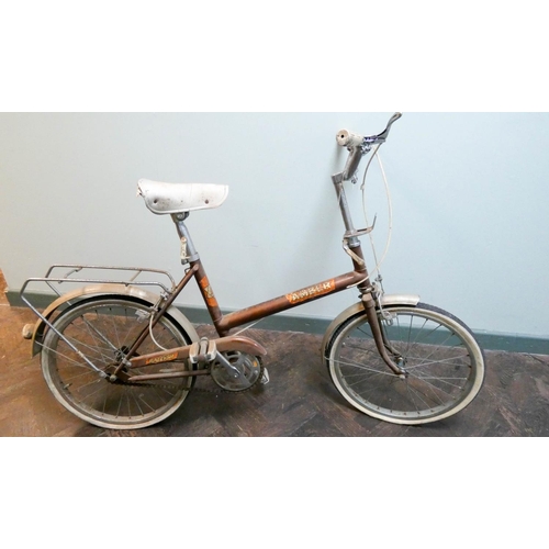 654 - An old retro Amber small framed bicycle