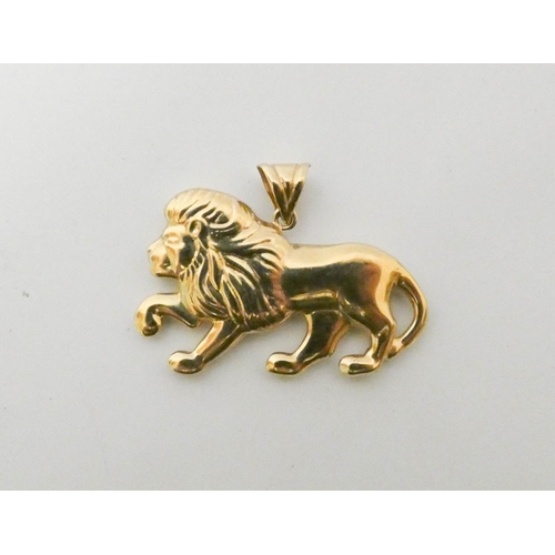 415 - A gold Lion charm pendant, 4.5 cms across, loop marked 9ct gold, weight 5.2g