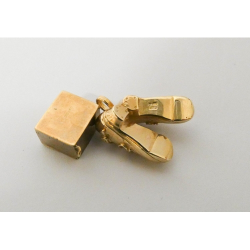 549 - A 9ct yellow gold charm pendant modelled as a pair of tap or Irish jig shoes and a £10 note charm. G... 