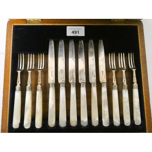 491 - A set of six silver and mother of pearl handled dessert knives and forks, Sheffield 1912, in fitted ... 