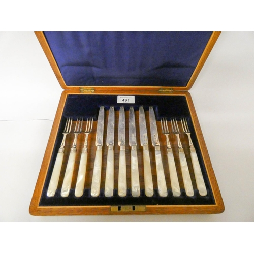 491 - A set of six silver and mother of pearl handled dessert knives and forks, Sheffield 1912, in fitted ... 