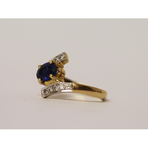 570 - A sapphire and diamond ring, in a twist cross over design, on  18ct yellow gold band, marked 750, ri... 