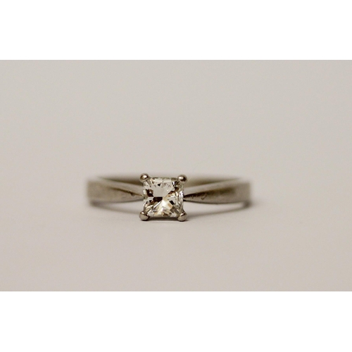 571 - A modern platinum solitaire diamond ring, with a claw set princess cut diamond on hallmarked platinu... 