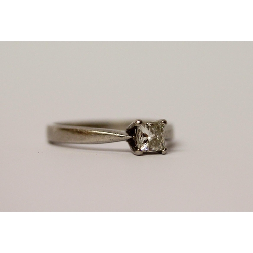 571 - A modern platinum solitaire diamond ring, with a claw set princess cut diamond on hallmarked platinu... 