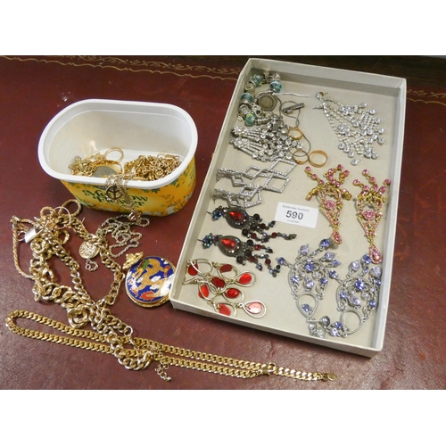 590 - Gilt metal jewellery, ornate drop earrings, rings etc