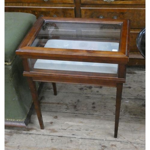 17 - A small mahogany glazed bijouterie table, 18