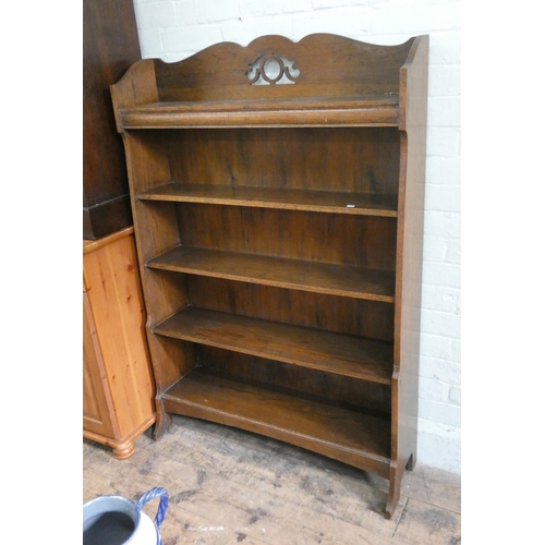 30 - An oak open five tier bookcase, 3' wide