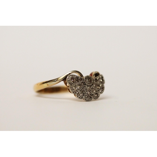 454 - An Edwardian diamond fan shaped cluster ring, on marked 18ct gold and platinum band, ring size O, gr... 