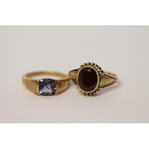 477 - 9ct yellow gold single stone tanzanite ring, size M and a single stone garnet ring on 9ct gold band,... 