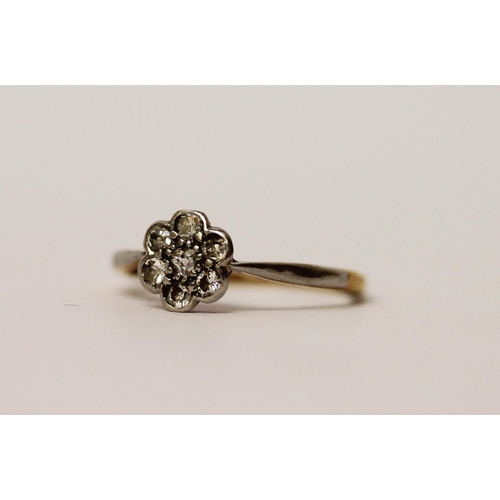 509 - A vintage diamond daisy flower cluster ring in platinum setting on a 18ct gold band, ring size K, gr... 