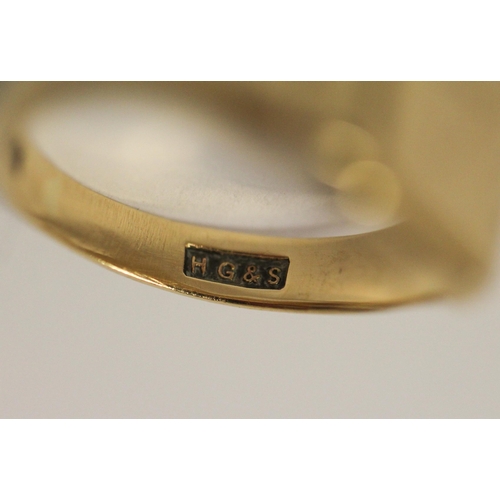 510 - A 9ct yellow gold signet ring, hallmarked, ring size M, weight 3.6g