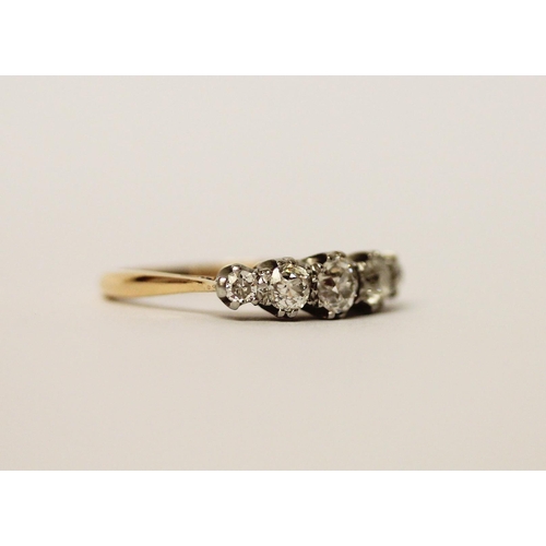 533 - A vintage five stone diamond ring, claw set graduated old cut diamonds on 18ct gold and platinum ban... 