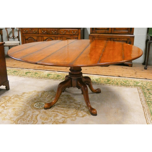 394 - Circular Georgian style cherry wood dining table on quatreform pedestal base. Top is 64