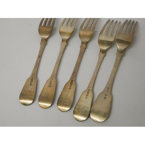 633 - Five matching William IV silver table forks, London 1819 Thomas Wilkes Barker, gross weight 9.81 tro... 