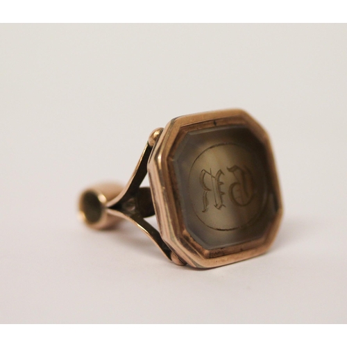 519 - An intaglio panel fob seal, the hardstone carved with initials GR, in rose coloured metal, unmarked.